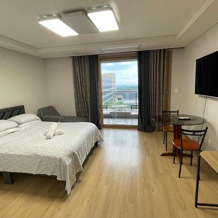 Spacious Luxury Condo W/ Kitchen Beside Hilton Clark D'Heights Angeles Ngoại thất bức ảnh