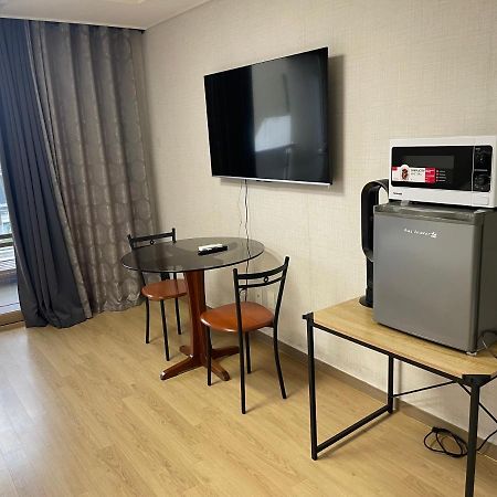 Spacious Luxury Condo W/ Kitchen Beside Hilton Clark D'Heights Angeles Ngoại thất bức ảnh