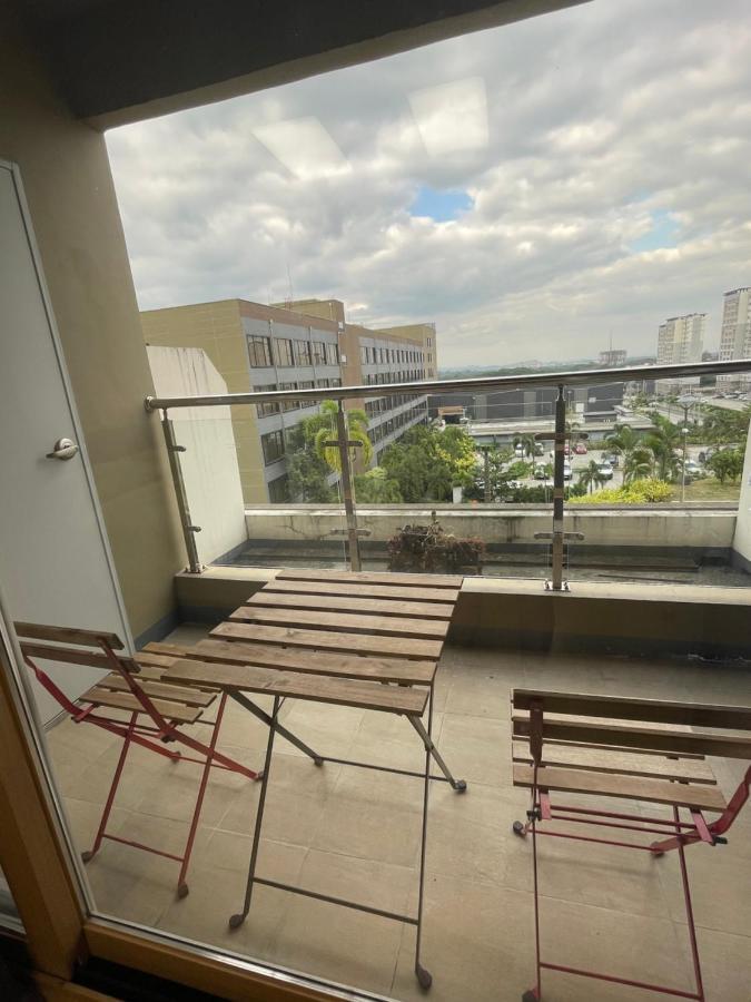 Spacious Luxury Condo W/ Kitchen Beside Hilton Clark D'Heights Angeles Ngoại thất bức ảnh