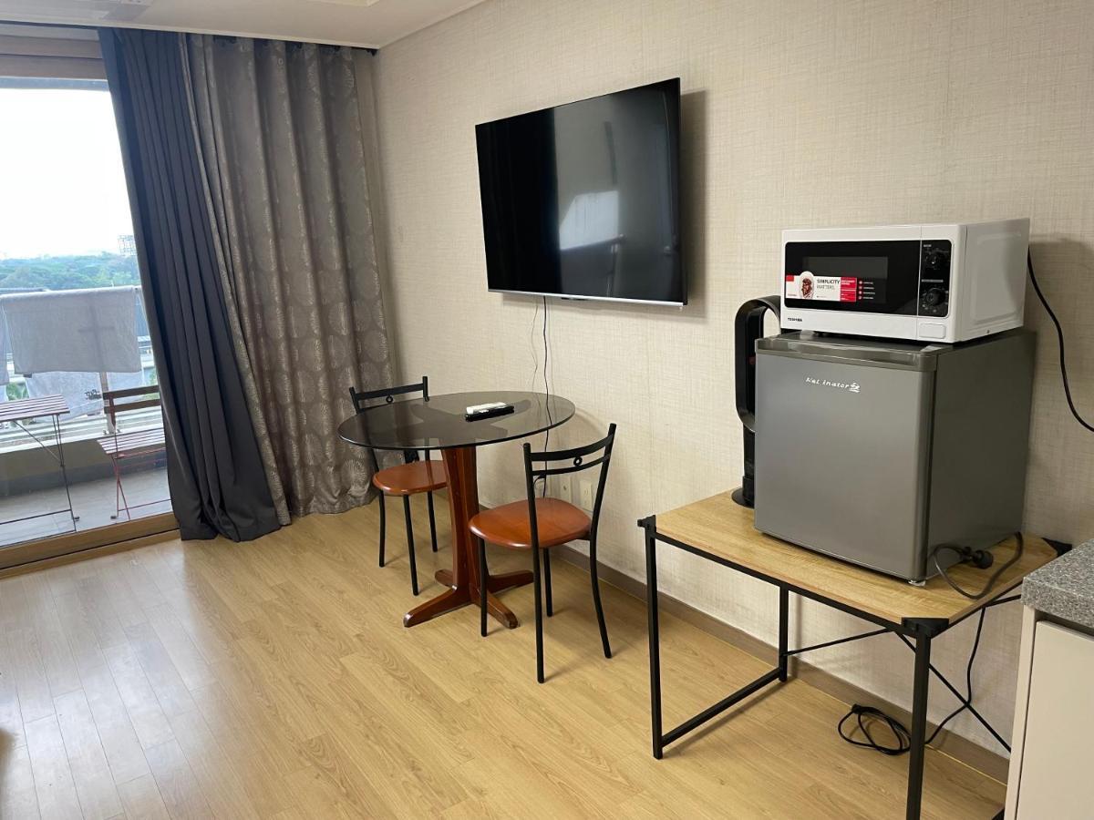 Spacious Luxury Condo W/ Kitchen Beside Hilton Clark D'Heights Angeles Ngoại thất bức ảnh