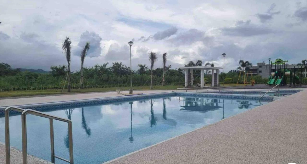 Spacious Luxury Condo W/ Kitchen Beside Hilton Clark D'Heights Angeles Ngoại thất bức ảnh